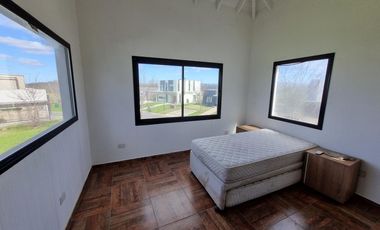 ALQUILER CASA  A LAGUNA EN SAN SEBASTIAN, AREA 9, LOTE AL 100