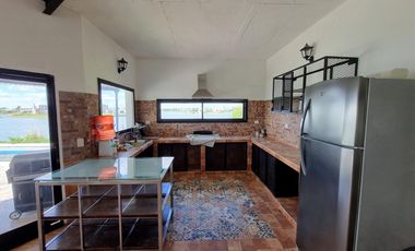 ALQUILER CASA  A LAGUNA EN SAN SEBASTIAN, AREA 9, LOTE AL 100