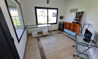 ALQUILER CASA  A LAGUNA EN SAN SEBASTIAN, AREA 9, LOTE AL 100