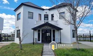 ALQUILER CASA  A LAGUNA EN SAN SEBASTIAN, AREA 9, LOTE AL 100