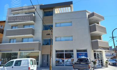Excelente departamento 3 ambientes lateral, Sarmiento y Newbery!!
