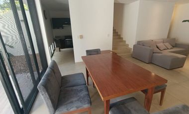 Townhouse en Renta: Zen Home Montebello (A pie de calle)