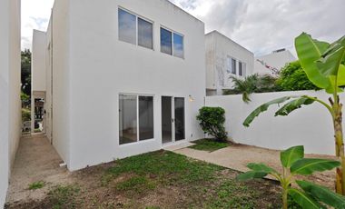 CASA EN RENTA DE 3 REC. SIN MUEBLES CON AMENIDADES EN LA JOYA PLAYA DEL CARMEN