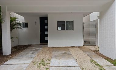 CASA EN RENTA DE 3 REC. SIN MUEBLES CON AMENIDADES EN LA JOYA PLAYA DEL CARMEN