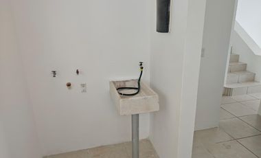 CASA EN RENTA DE 3 REC. SIN MUEBLES CON AMENIDADES EN LA JOYA PLAYA DEL CARMEN