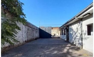 Local Comercial con Amplio Terreno
