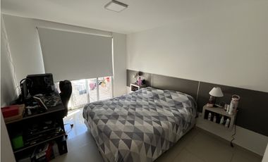 Alquiler anual de depto con patio en edificio Opera