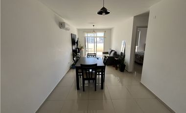 Alquiler anual de depto con patio en edificio Opera
