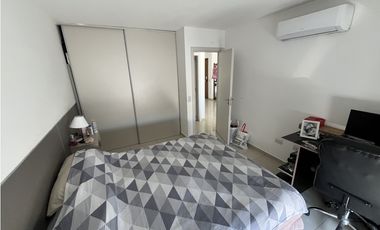 Alquiler anual de depto con patio en edificio Opera