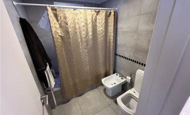 Alquiler anual de depto con patio en edificio Opera