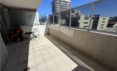 Alquiler anual de depto con patio en edificio Opera
