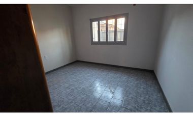 CASA EN ALQUILER - GODOY CRUZ