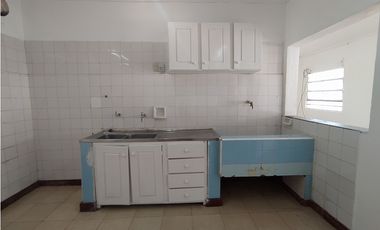DEPARTAMENTO SOBRE SANTA CATALINA , PEGADO AL CALIFORNIA.
