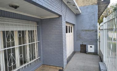 VENTA CASA 3 AMBIENTES A RECICLAR CON QUINCHO