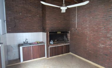 VENTA CASA 3 AMBIENTES A RECICLAR CON QUINCHO