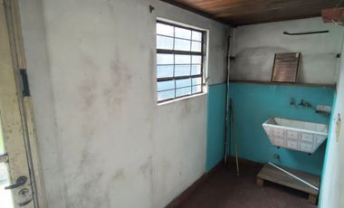 VENTA CASA 3 AMBIENTES A RECICLAR CON QUINCHO