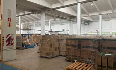 Depósito de 7500 m2 cubiertos en Alquiler - La Tablada