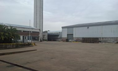 Depósito de 7500 m2 cubiertos en Alquiler - La Tablada