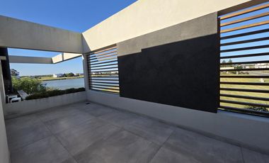 Casa Moderna Minimalista en Puerto Nizuc con lote al agua