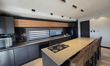 Casa Moderna Minimalista en Puerto Nizuc con lote al agua