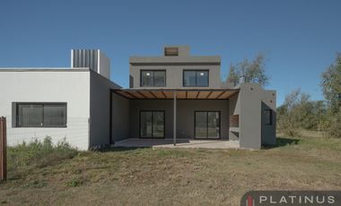 Casa de 2 Dormitorios con cochera- Nuevo Malagueño