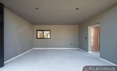 Casa de 2 Dormitorios con cochera- Nuevo Malagueño