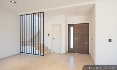 Casa de 2 Dormitorios con cochera- Nuevo Malagueño