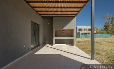 Casa de 2 Dormitorios con cochera- Nuevo Malagueño