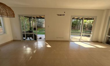 Casa en Alquiler en Barrio Dalvian .5 Habitaciones