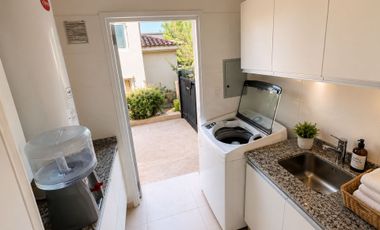 Casa en Alquiler en Barrio Dalvian .5 Habitaciones