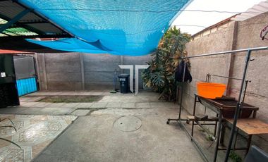 Amplia casa, cercana a locomoción, colegios, servicios públicos