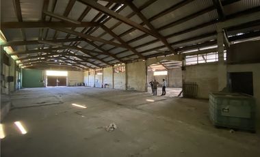 Amplio Galpón/Paño Inmobiliario CABRERO-M.AGUILA.