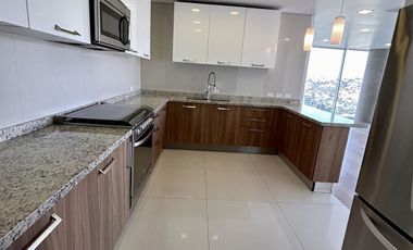 Renta departamento en Zona Dorada con una vista espectacular al Campo de Golf
