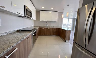Renta departamento en Zona Dorada con una vista espectacular al Campo de Golf