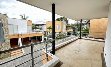 SE ARRIENDA CASA EN CONJUNTO CERRADO LA CASTELLANA