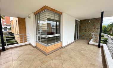 SE ARRIENDA CASA EN CONJUNTO CERRADO LA CASTELLANA