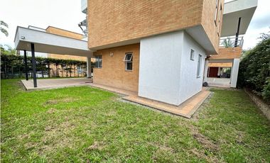 SE ARRIENDA CASA EN CONJUNTO CERRADO LA CASTELLANA