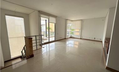SE ARRIENDA CASA EN CONJUNTO CERRADO LA CASTELLANA