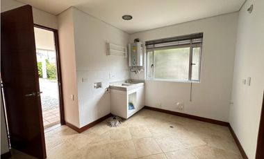 SE ARRIENDA CASA EN CONJUNTO CERRADO LA CASTELLANA
