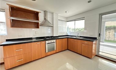 SE ARRIENDA CASA EN CONJUNTO CERRADO LA CASTELLANA