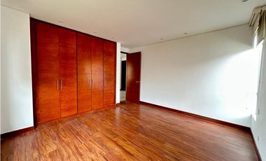 SE ARRIENDA CASA EN CONJUNTO CERRADO LA CASTELLANA