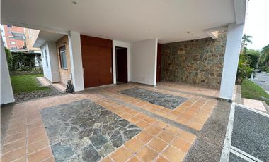 SE ARRIENDA CASA EN CONJUNTO CERRADO LA CASTELLANA