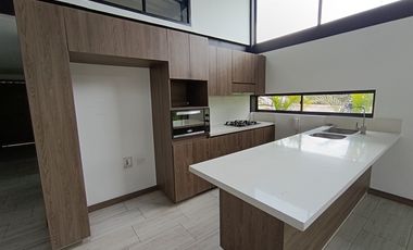 CASA CAMPESTRE EN ARRIENDO UBICADA EN MARINILLA SECTOR ALTO BELEN