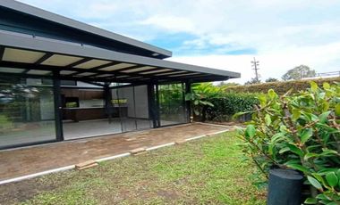 CASA CAMPESTRE EN ARRIENDO UBICADA EN MARINILLA SECTOR ALTO BELEN
