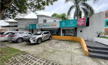 Venta de Plaza Comercial en Santa Elena