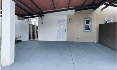 ALQUILO CASA EN ARRAIJAN PH LAS VILLAS