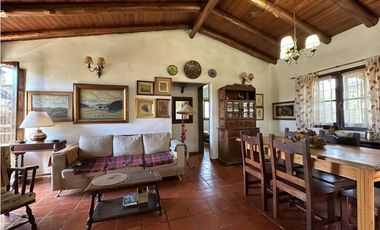 Venta de Bellisimo Complejo de 3 casas + Depto en Icho Cruz