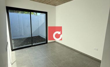 Departamento de 2 dormitorios en alquiler c/ cochera en Villa Elisa