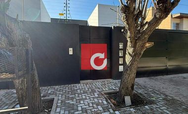 Departamento de 2 dormitorios en alquiler c/ cochera en Villa Elisa