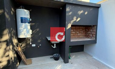 Departamento de 2 dormitorios en alquiler c/ cochera en Villa Elisa